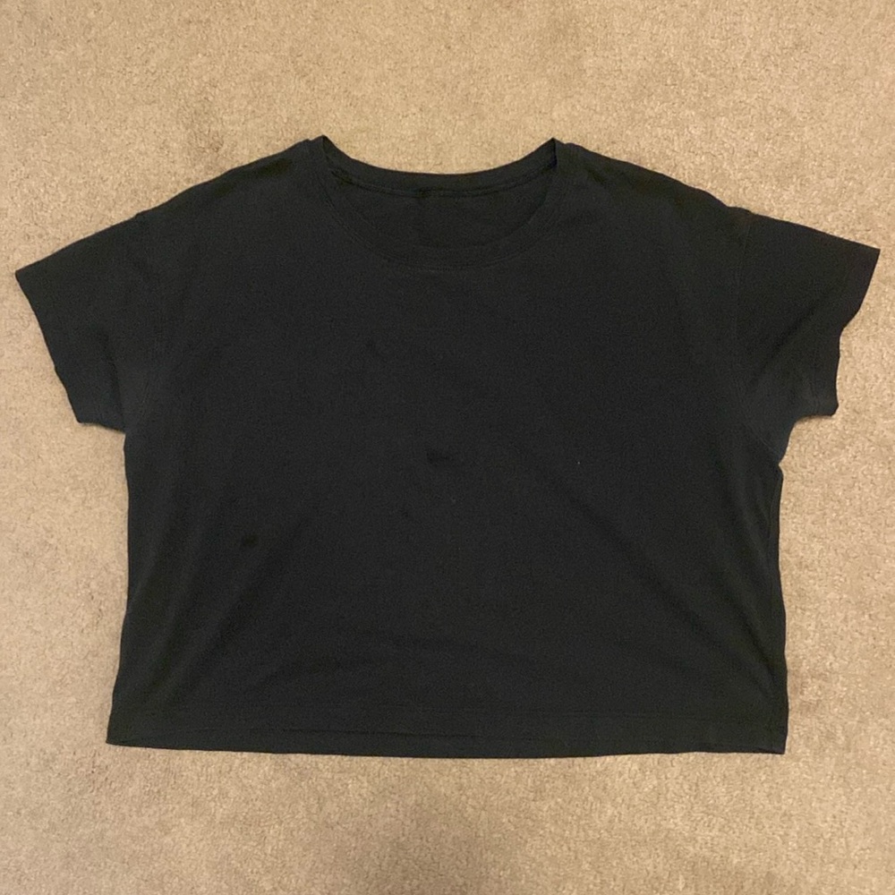 Lululemon black cropped tee